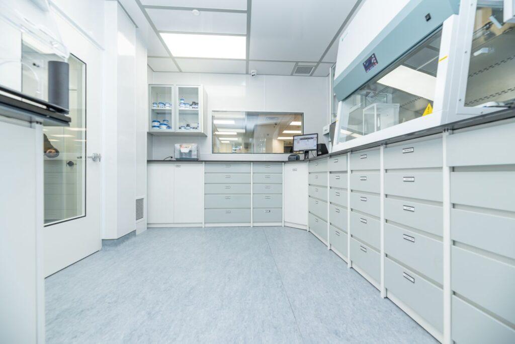 cleanroom laboratory furniture