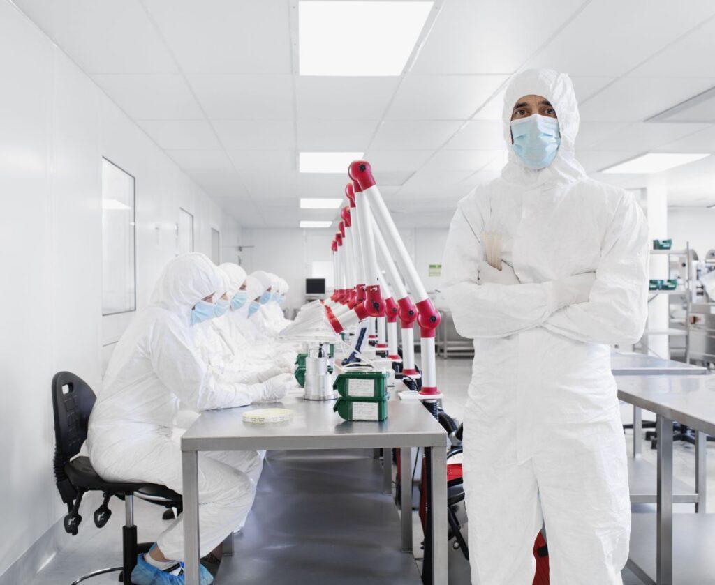 cleanroom-stools-vs-chairs