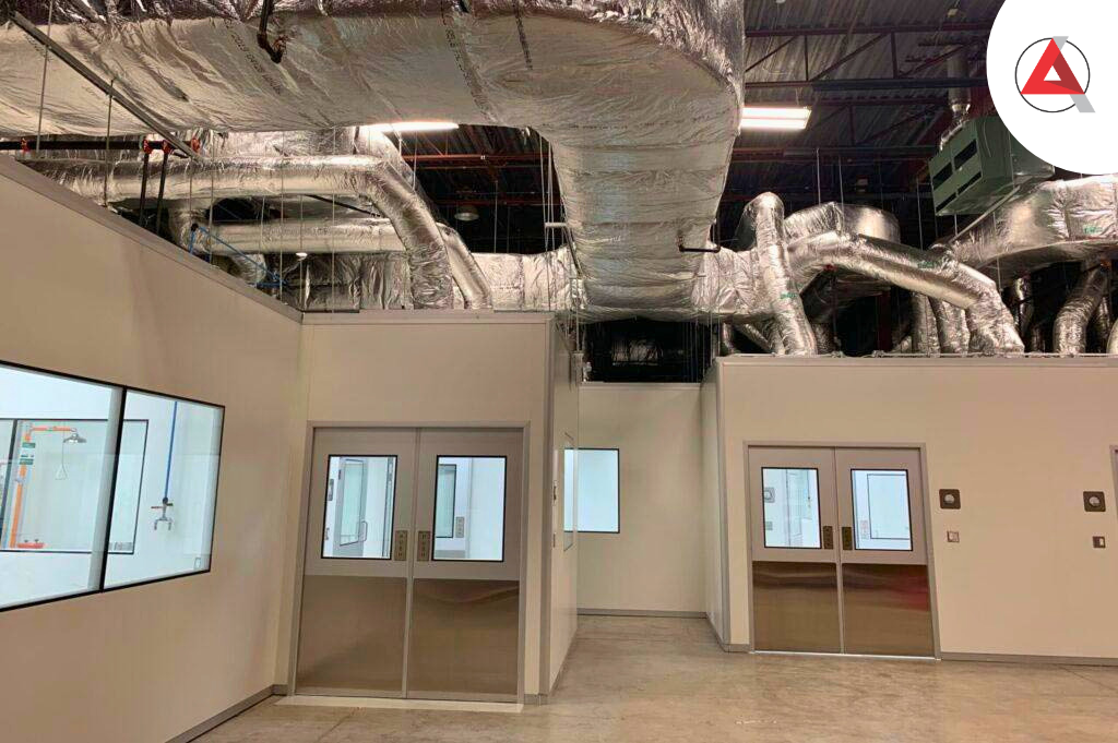 ISO 7 electronic manufacturing cleanroom with differential pressure control and HVAC system in Texas